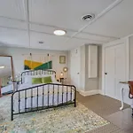 Top-Floor 1Br In Historic Capitol Hill